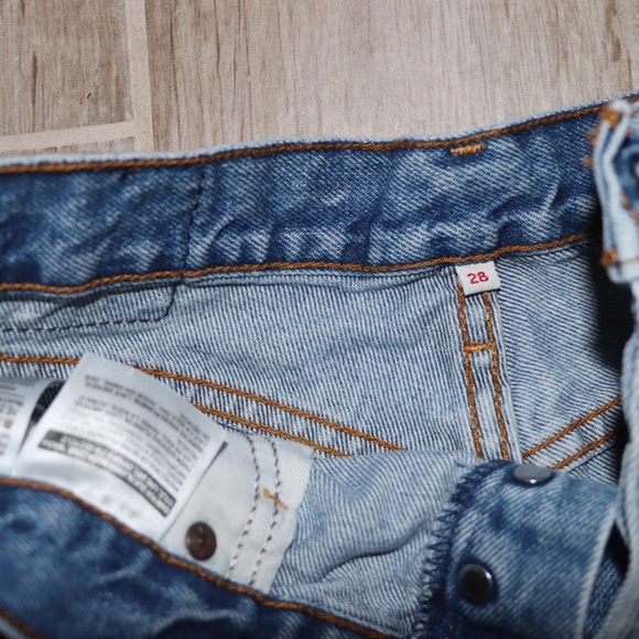 Levi’s denim shorts - Picture 3 of 3